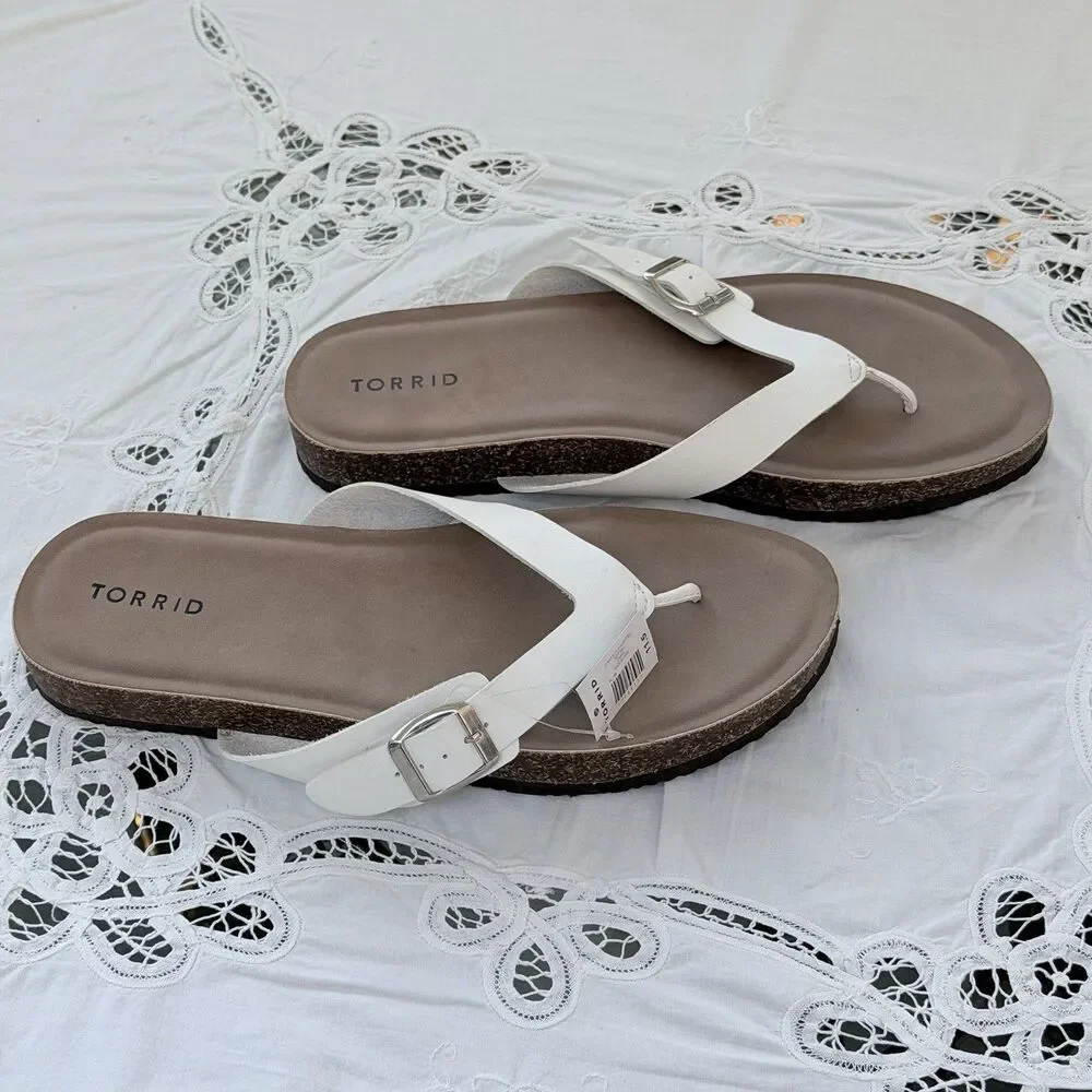 NWT Torrid Women’s White Flip Flop Thong Sandals Size 11.5 WW Wide Footbed